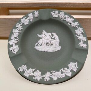 Wedgwood Green and White Decorative Plate